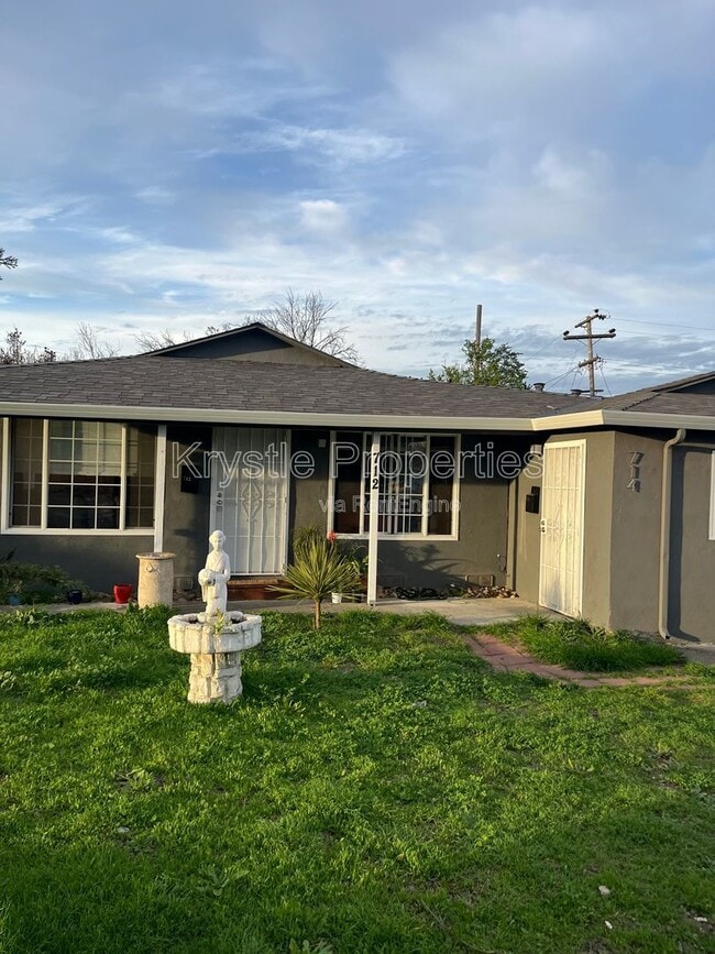 Building Photo - 714 Gateway Dr