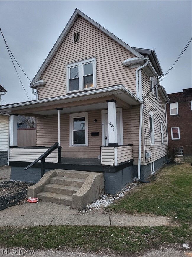 Building Photo - 1007 Dewalt Ave NW
