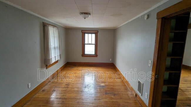 Building Photo - 38 Hillendale St