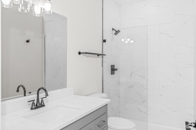 2BR, 2BA - 770SF - Primary Bath - Evergreen Apartments