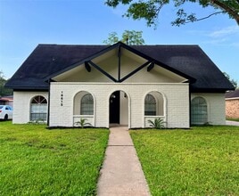 Building Photo - 16615 Glamis Ln