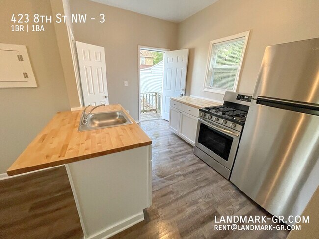 Foto del edificio - 423 8th St NW