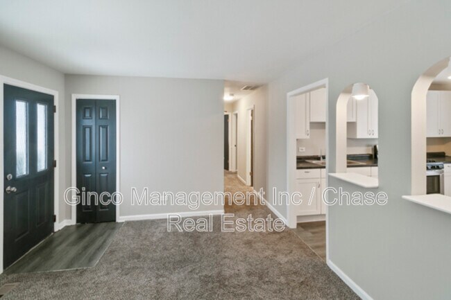 Building Photo - 22102 Hawthorne Way
