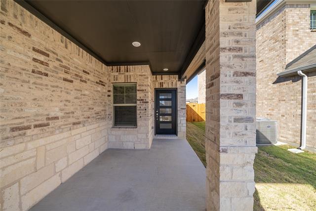 Building Photo - 704 Hemingway Ln