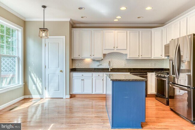 Building Photo - 14103 Catbird Dr