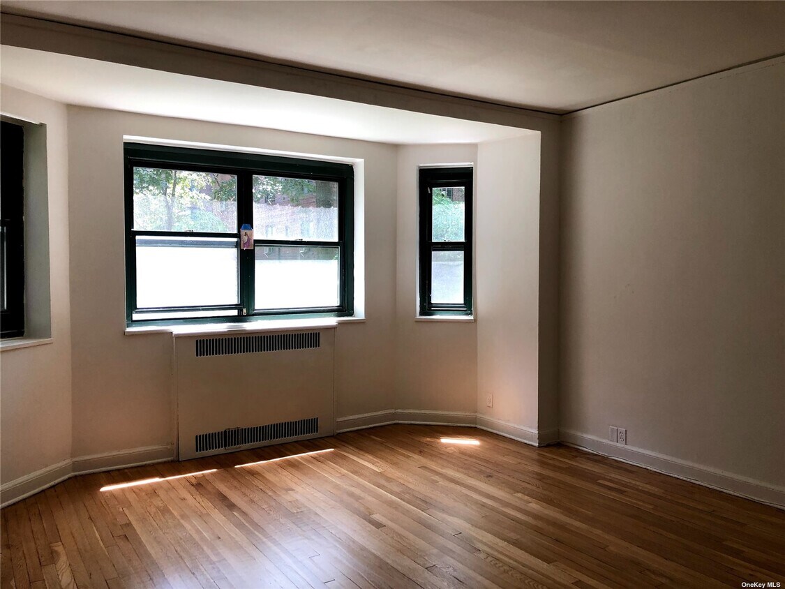 Primary Photo - 78-10 34th Ave