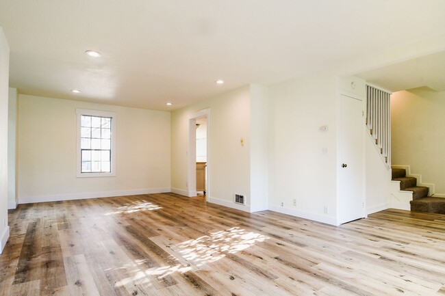 Building Photo - Magnolia 4 bedroom