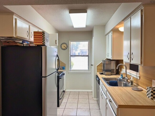Foto del edificio - 705 W Louisa Ave
