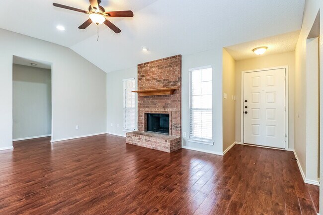 Building Photo - 3724 Clear Brook Cir