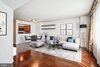 Building Photo - 10101 Grosvenor Pl