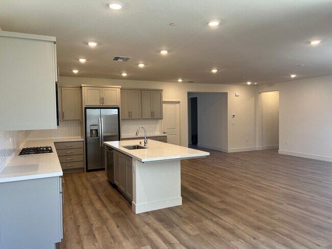 Foto del edificio - 5256 Ironwood Ave