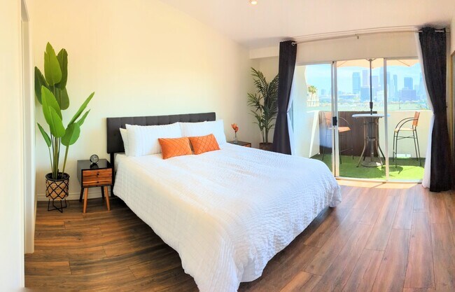 Master Bedroom with California King Bed, Dual Sink Master Bathroom, Spacious Walk-in Closet, and a B - 995 Figueroa Ter