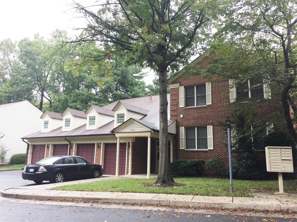 7262 Glen Hollow Ct, Annandale, VA 22003 House Rental in Annandale