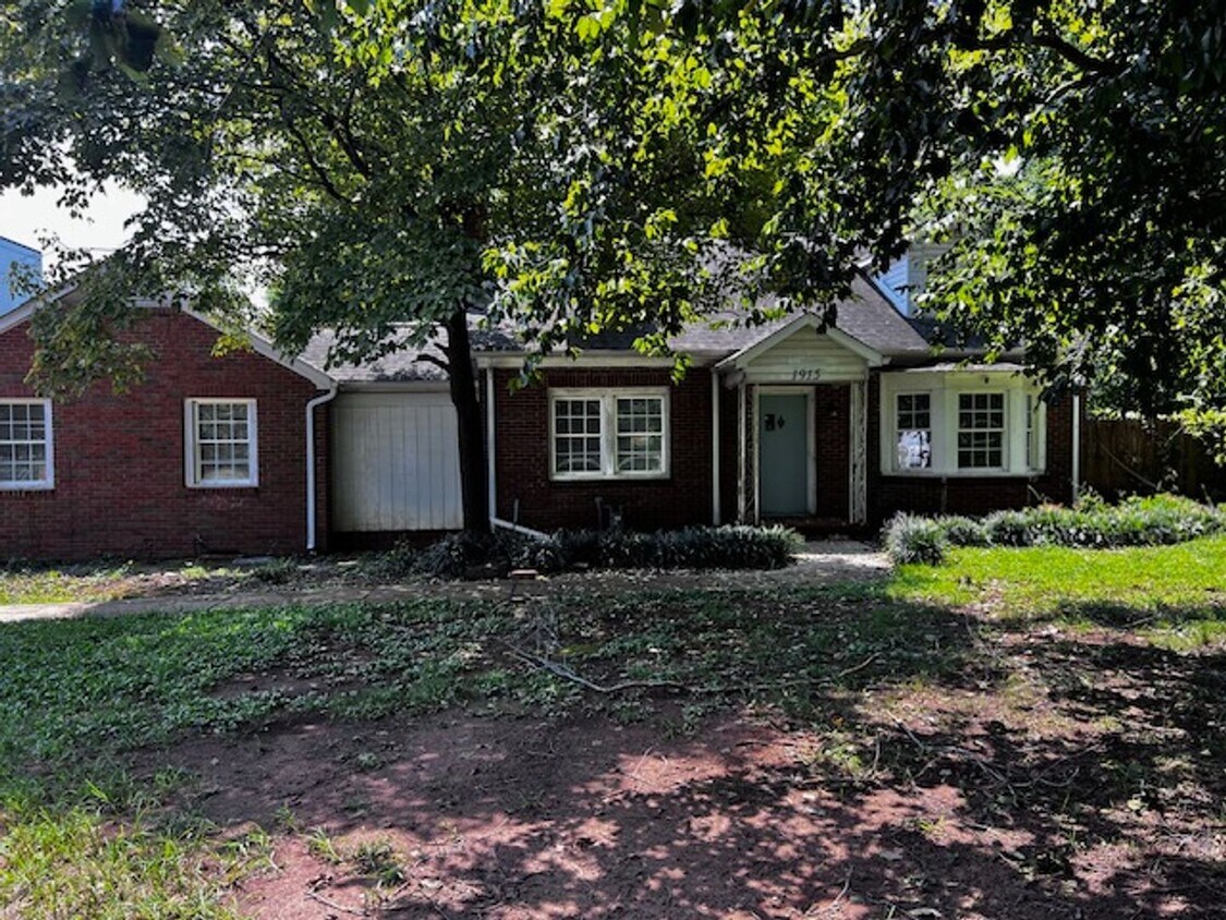 Primary Photo - 4 bedroom, 2 bathroom house