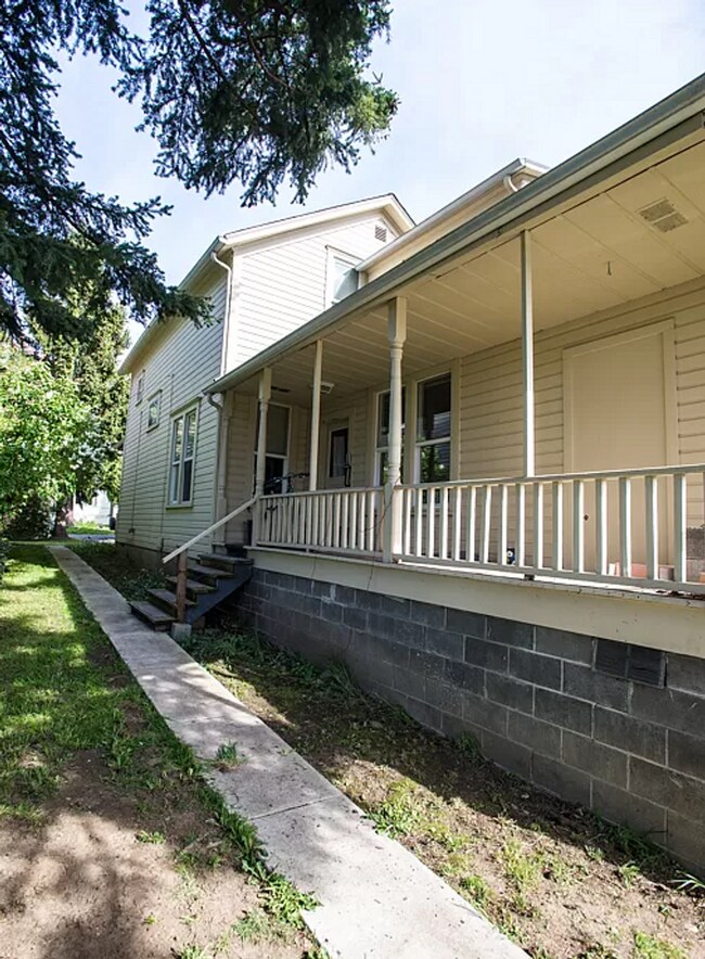 Foto del edificio - 6 bedroom, 2 bath home available in York Neighborhood!