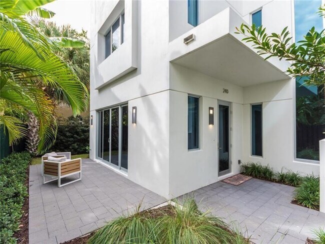 Foto del edificio - 240 Shore Ct