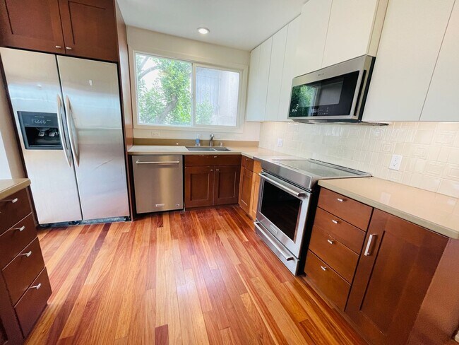 Foto del edificio - Modern and Large Single Family 4 Bedroom /...