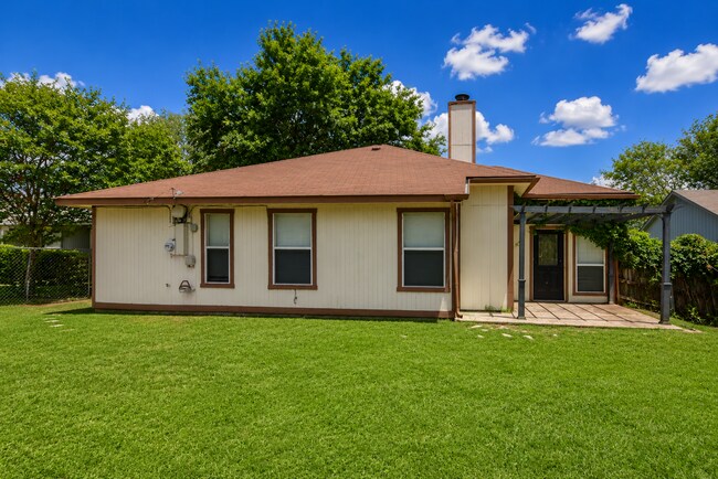 Building Photo - 2308 Woodlands Dr