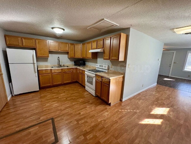 Foto del edificio - 704 W Superior St