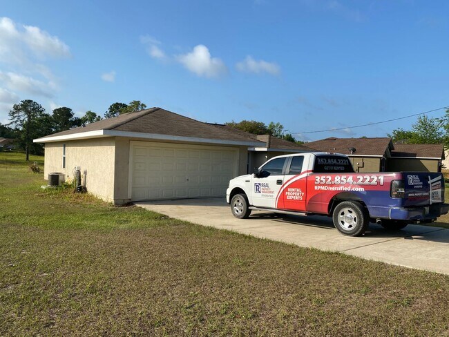 Foto del edificio - SILVER SPRINGS SHORES 3/2/2 - *WON'T LAST*