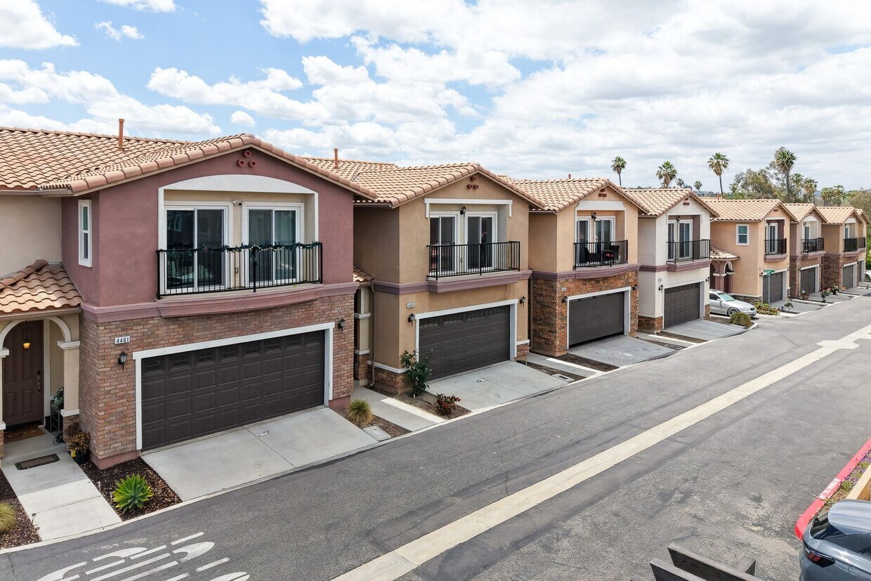 Foto principal - Lovely Home in Chino Valley Unified School...