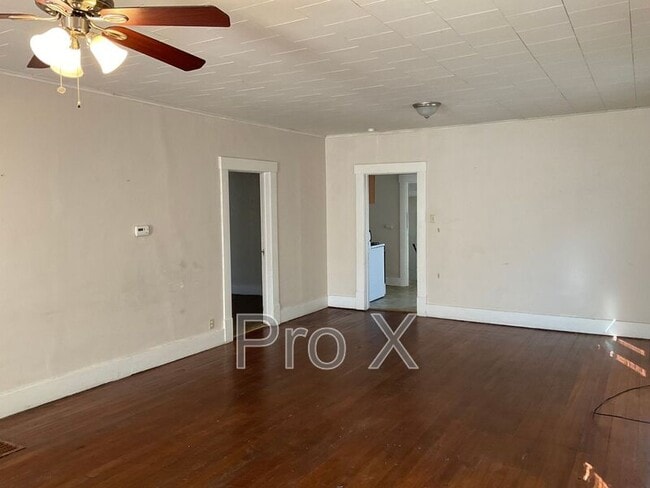 Foto del edificio - 418 W 9th St