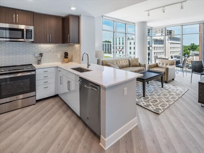 Building Photo - 4836 Rugby Ave