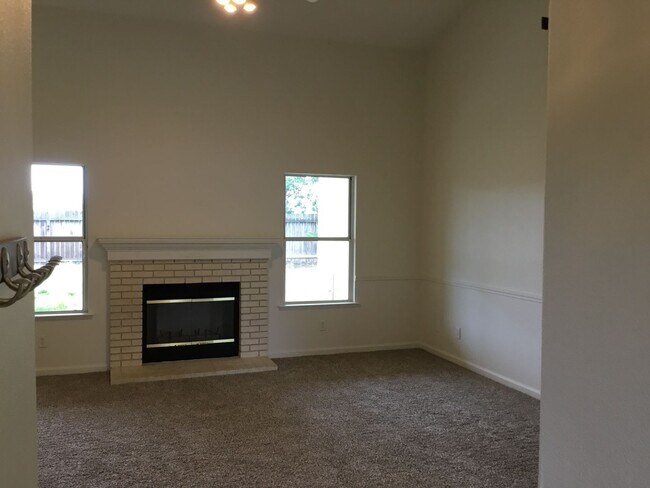 Building Photo - 2157 E Oak Haven Dr