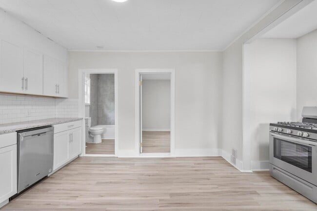 Building Photo - 18 3rd St