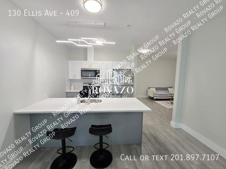 Primary Photo - 130 Ellis Ave- 1.5 bedrooms in Irvington
