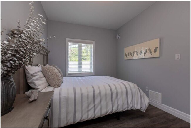 Building Photo - 501 Frontenac St