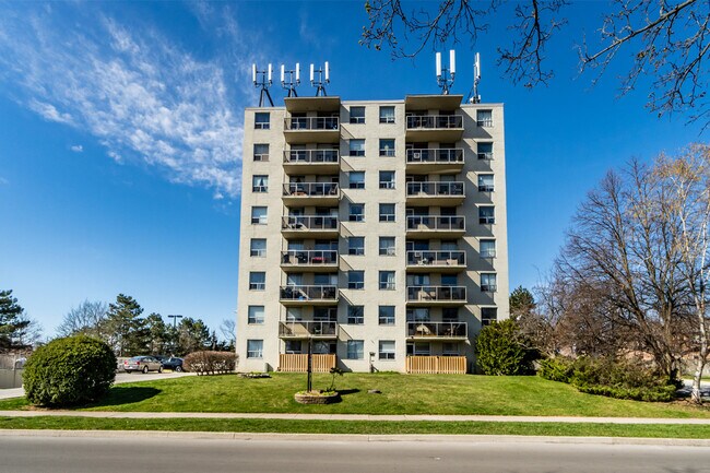 Photo du bâtiment - Longmoor Terrace Apartments