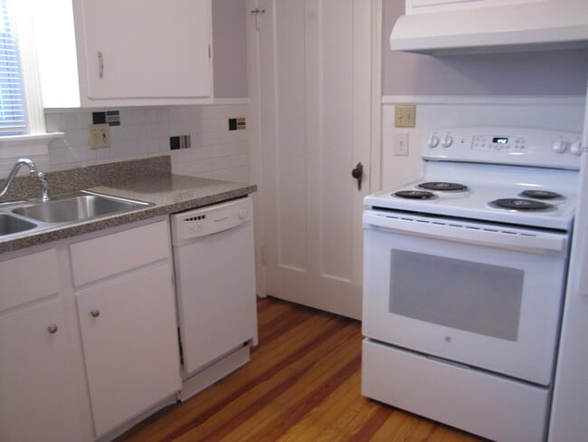 Building Photo - 9982 Zig Zag Rd