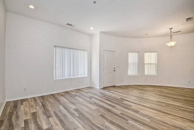 Building Photo - 819 D Ave