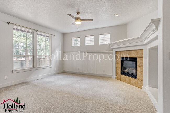 Building Photo - Beautifully Home Near Waterhouse Trail & Lake