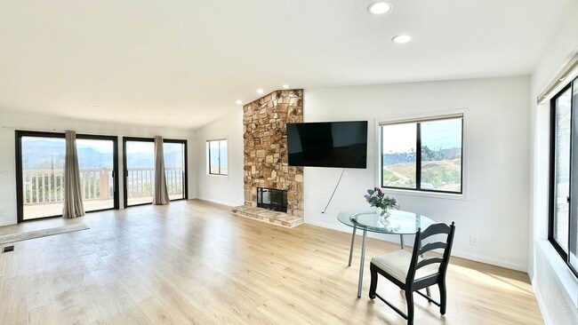 Building Photo - Beautiful Scenic Country Property with Vie...