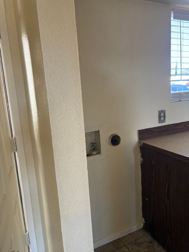 Building Photo - Great Condo in Great Area