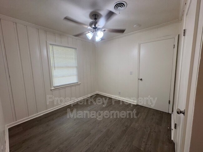 Foto del edificio - 2722 Blan St