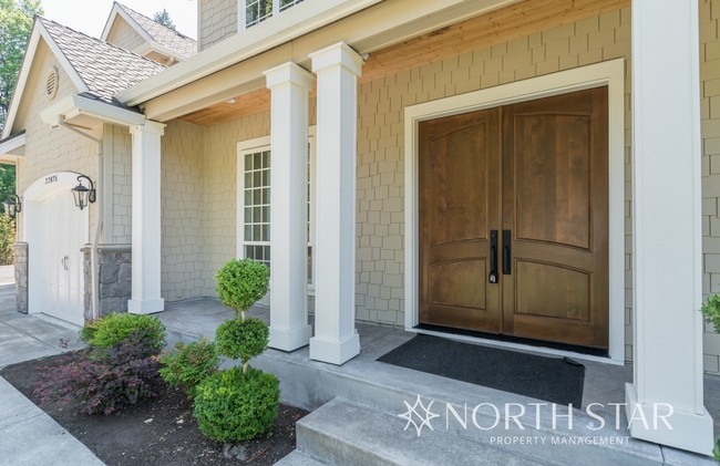 Building Photo - Executive Custom Home with River View on Acreage in West Linn