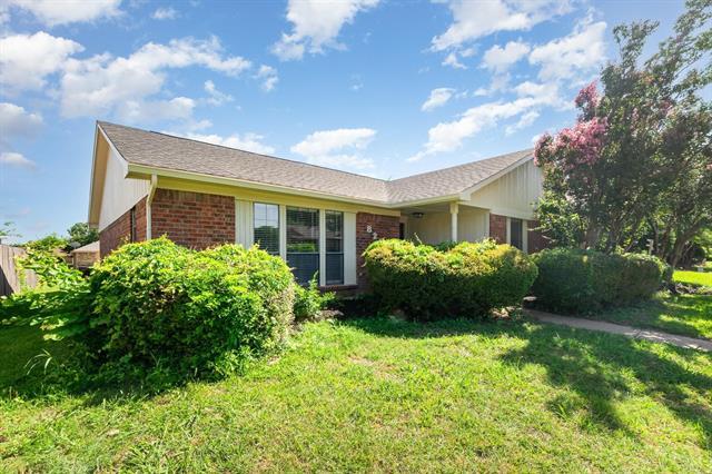 Building Photo - 828 Whitehall Dr
