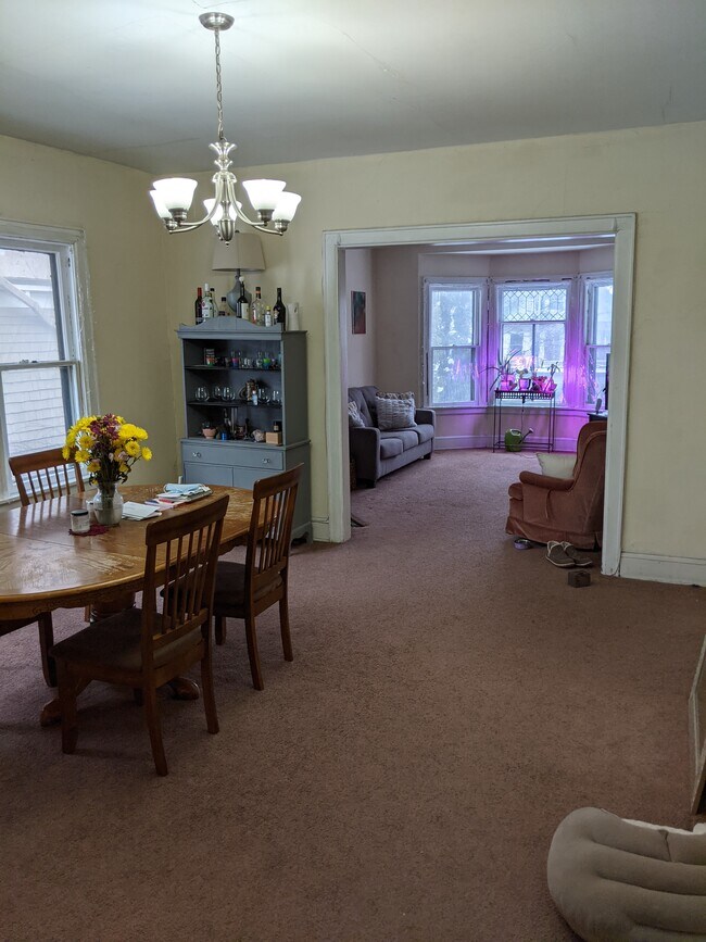 Dr. a Lr - 2728 N Downer Ave