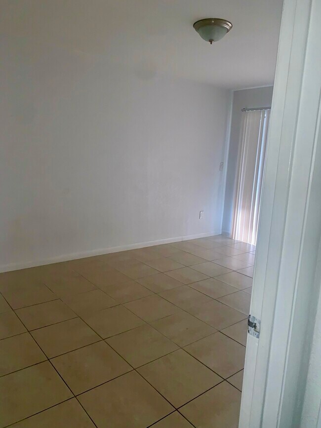Foto del edificio - 1255 W 53rd St