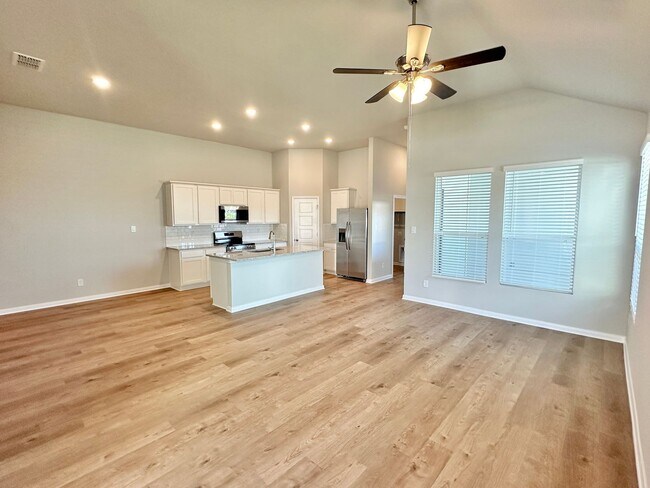 Foto del edificio - Luxury 3-Bed, 2-Bath in Buda, TX!