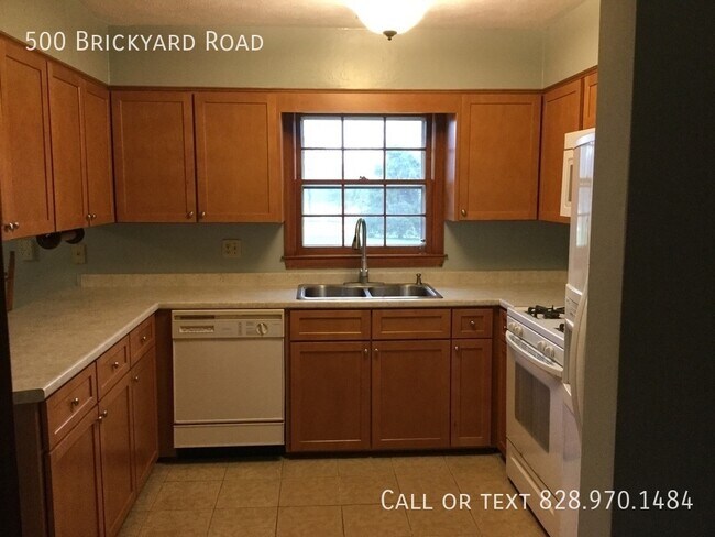 Foto del edificio - 500 Brickyard Rd
