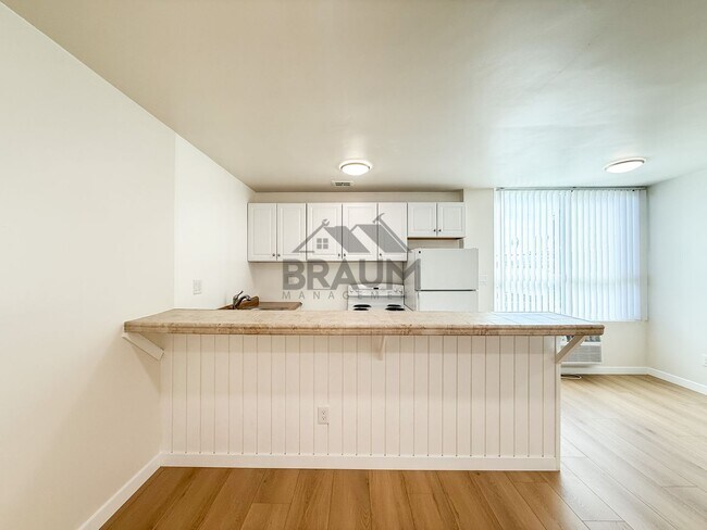 Building Photo - 5611 Fulcher Ave