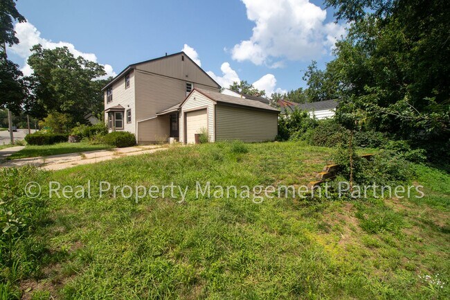 Building Photo - 1350 Giddings Ave SE