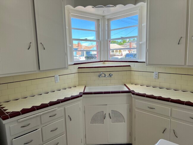 Cocina (casa principal) - 1740 Oriole Ave