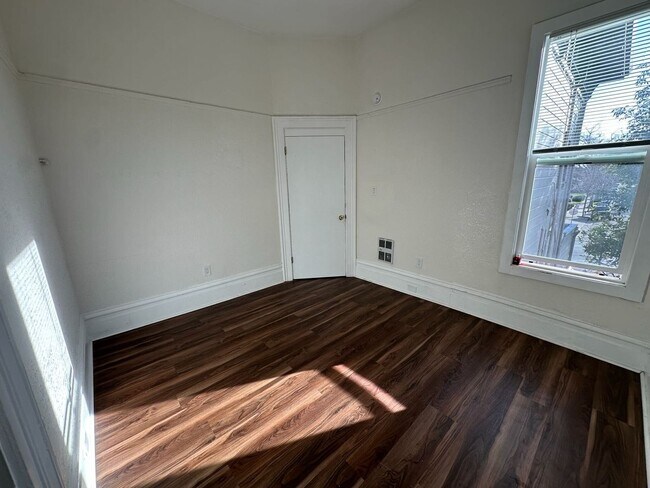 Foto del edificio - 2429 Central Ave