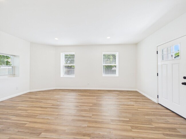 Foto del edificio - 633 S Fuller Ave
