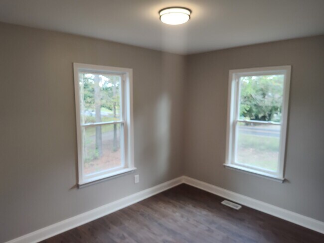 Foto del edificio - 976 Beck Rd